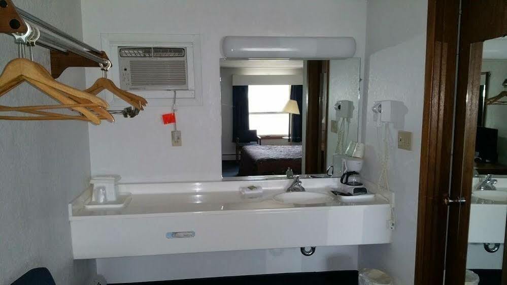 Amerivu Inn Harvest Estates New Hampton ภายนอก รูปภาพ